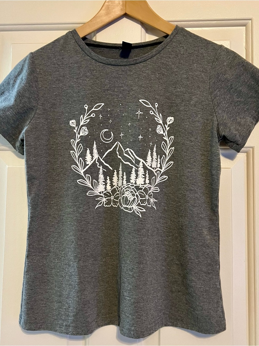 SHEIN Grey Nature Mountain & Floral Line Art Graphic Tee - Size M